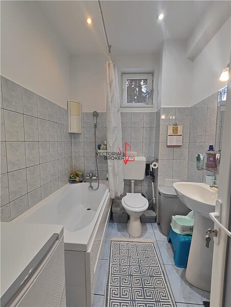 Salaj, Scoala Gimnaziala George Calinescu, 2 camere decomandate, et.1, bloc 2008, centrala, renovat,