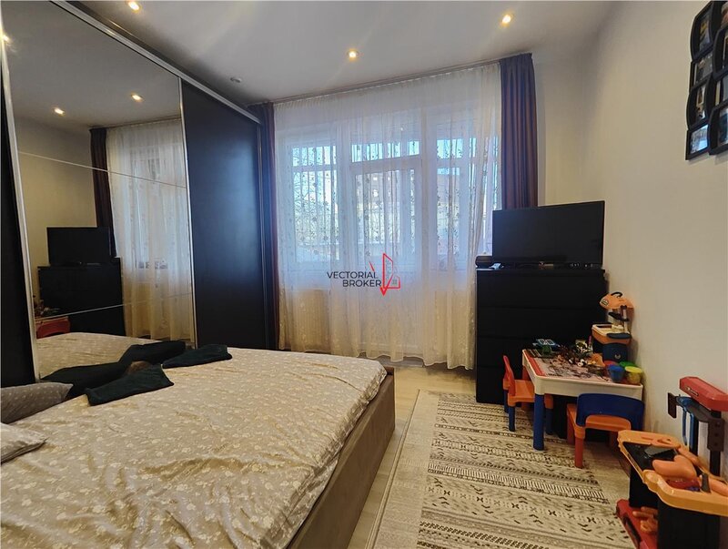 Salaj, Scoala Gimnaziala George Calinescu, 2 camere decomandate, et.1, bloc 2008, centrala, renovat,