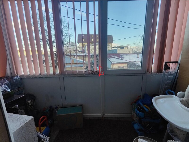 Salaj, Scoala Gimnaziala George Calinescu, 2 camere decomandate, et.1, bloc 2008, centrala, renovat,