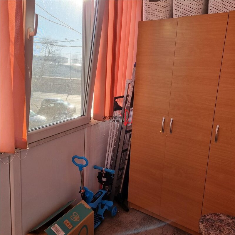 Salaj, Scoala Gimnaziala George Calinescu, 2 camere decomandate, et.1, bloc 2008, centrala, renovat,